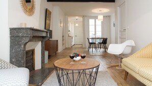 Living area - BnBNook - Cozy 1BR by Louvre, Opera, and Le Marais (Paris)