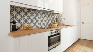 Private kitchen - BnBNook - Cozy 1BR by Louvre, Opera, and Le Marais (Paris)