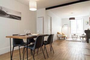 Dining - BnBNook - Cozy 1BR by Louvre, Opera, and Le Marais (Paris)