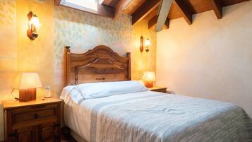 1 slaapkamer, een strijkplank/strijkijzer, gratis wifi, beddengoed