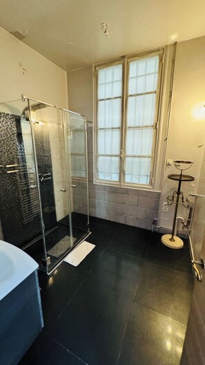 Hair dryer - BnBNook - Stylish 2BR - Walk to Galeries Lafayette (Paris)