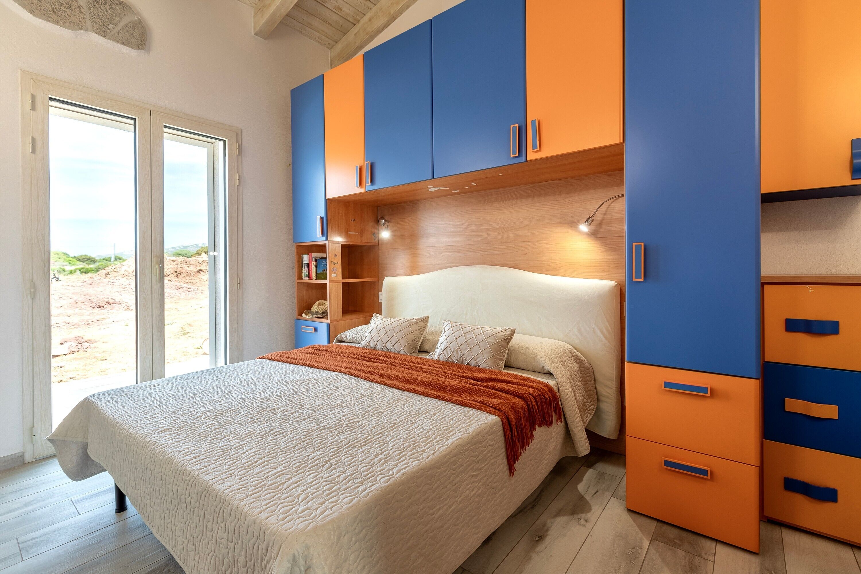 1 bedroom, bed sheets