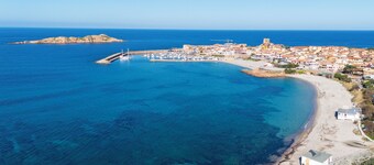 Apartment 'Borgo Del Mare 3' with Sea View, Private Terrace and Air Conditioning