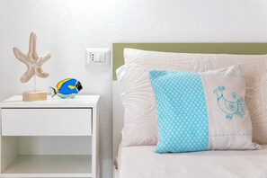 1 bedroom, bed sheets
