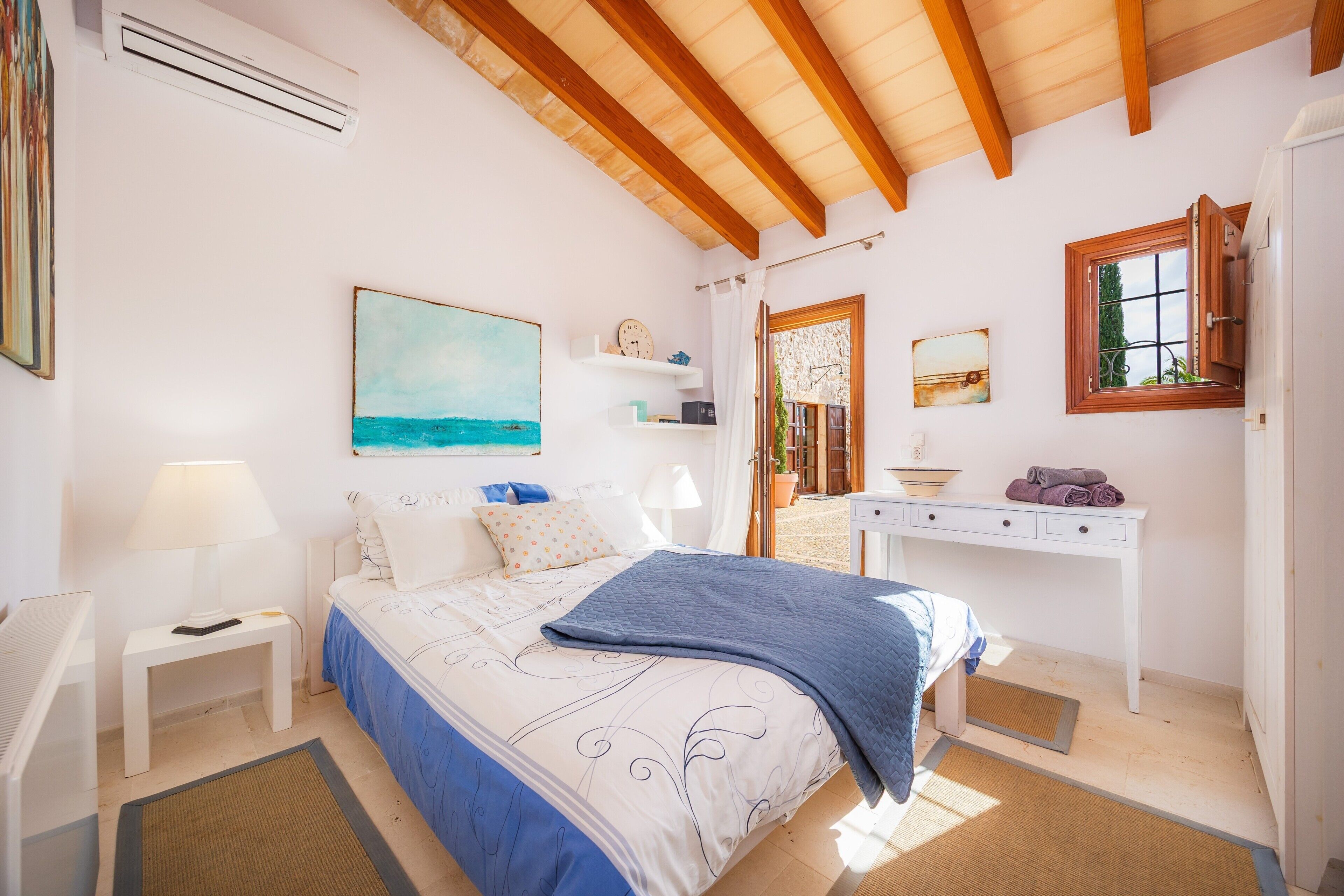 6 bedrooms, free WiFi, bed sheets