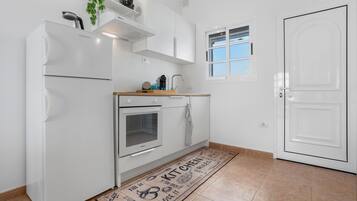 Frigorífic, forn, placa de cuina i cafetera i tetera