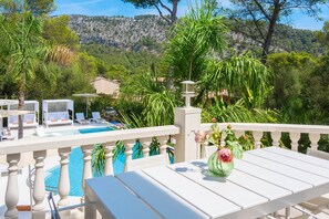 Outdoor dining - Holiday Home 'Magna' with Private Pool, Wi-Fi and Air Conditioning (Sa Pobla)