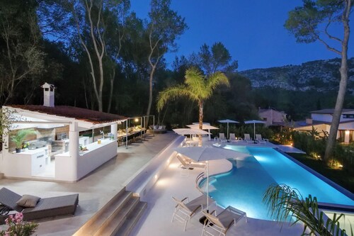 Holiday Home 'Magna' with Private Pool, Wi-Fi and Air Conditioning