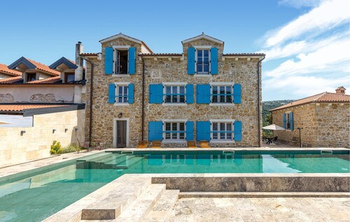 Amazing home in Mundanije