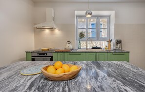 Fridge, oven, stovetop, dishwasher