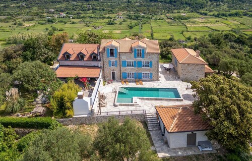 Amazing home in Mundanije