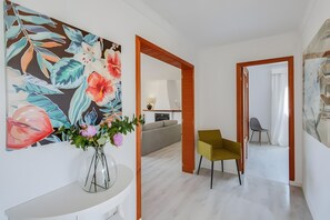 Interior - Holiday Home 'Tres Palmeras' with Sea View, Wi-Fi and Air Conditioning (Cales de Mallorca)