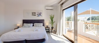 Holiday Home 'Tres Palmeras' with Sea View, Wi-Fi and Air Conditioning