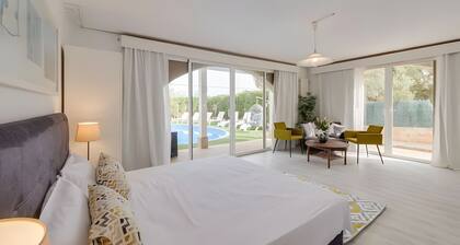 Holiday Home 'Tres Palmeras' with Sea View, Wi-Fi and Air Conditioning