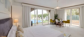 Holiday Home 'Tres Palmeras' with Sea View, Wi-Fi and Air Conditioning