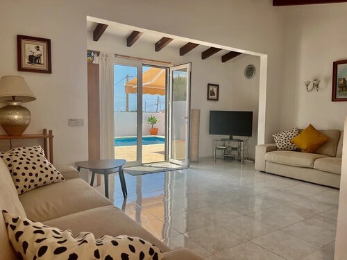 Villa 'Marrón' with Private Pool, Wi-Fi and Air Conditioning
