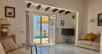 Villa 'Marrón' with Private Pool, Wi-Fi and Air Conditioning