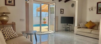 Villa 'Marrón' avec piscine privée, Wi-Fi et climatisation