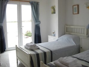 3 bedrooms, free WiFi, bed sheets - Villa 'Marrón' with Private Pool, Wi-Fi and Air Conditioning (Cala en Porter)