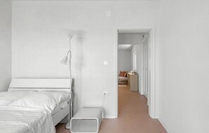 1 habitación, tabla de planchar con plancha, wifi gratis y ropa de cama 