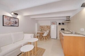 Living area - Holiday Home 'Mateo' with Shared Pool, Wi-Fi and Air Conditioning (Manacor)