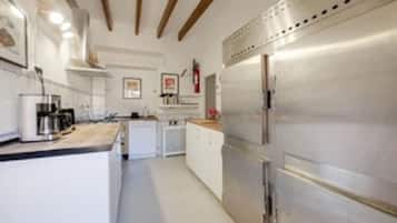 Fridge, stovetop, electric kettle, toaster