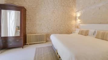 1 bedroom, free WiFi, bed sheets
