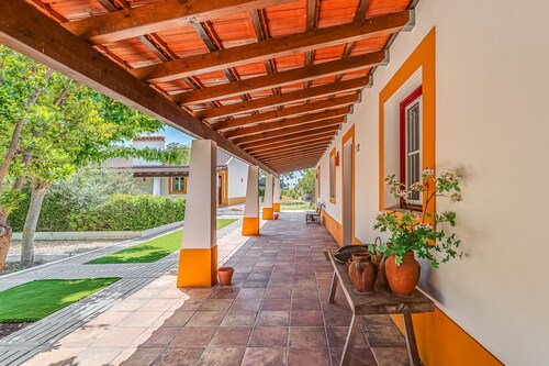 Appartement 'Casa Da Adega - T2' avec piscine partagée, Wi-Fi et climatisation