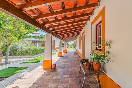 Terrace/patio. Apartment 'Ti Joaquim - Suite Deluxe' with Shared Pool, Wi-Fi and Air Conditioning