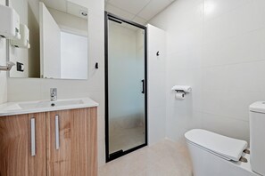 Shower - Holiday Home 'Trabucador' with Mountain View, Wi-Fi and Air Conditioning (Camarles)