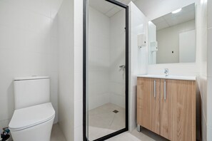 Shower - Holiday Home 'Trabucador' with Mountain View, Wi-Fi and Air Conditioning (Camarles)