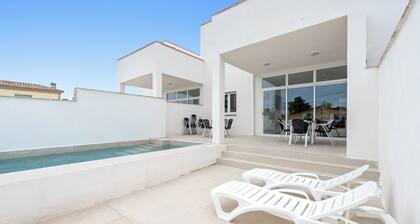 Holiday Home 'Arenal' with Mountain View, Wi-Fi and Air Conditioning