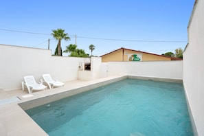 Pool - Holiday Home 'Arenal' with Mountain View, Wi-Fi and Air Conditioning (Camarles)