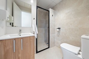 Shower - Holiday Home 'Arenal' with Mountain View, Wi-Fi and Air Conditioning (Camarles)