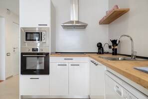 Kühlschrank, Mikrowelle, Geschirrspüler
