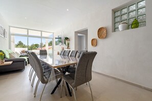 Dining - Holiday Home 'Illa De Buda' with Mountain View, Wi-Fi and Air Conditioning (Camarles)