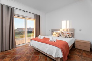 6 chambres, fer et planche à repasser, Wi-Fi gratuit, draps fournis