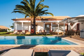 Pool - Villa 'Las Rosas' with Private Pool, Wi-Fi and Air Conditioning (Albufeira)