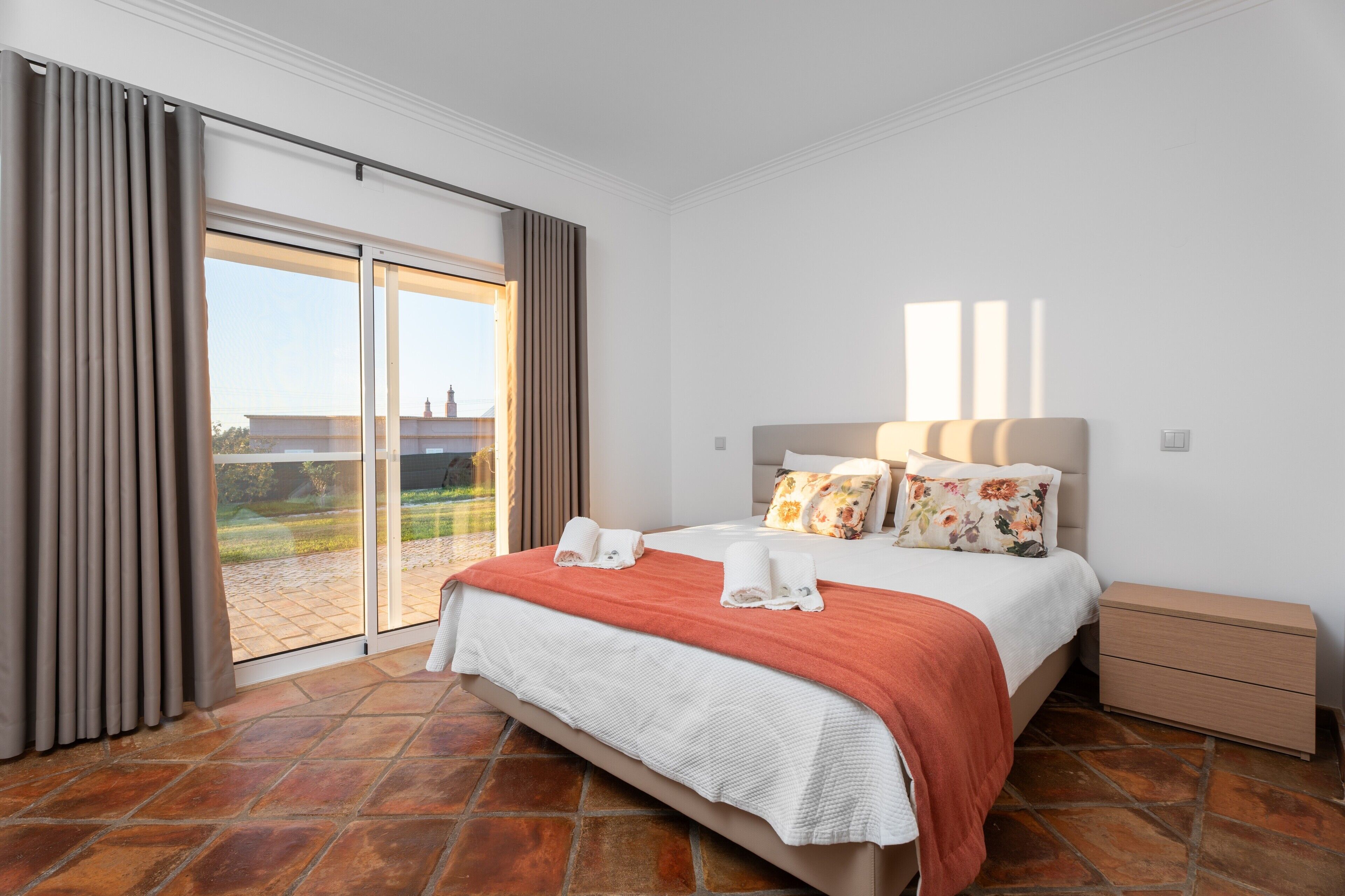 6 bedrooms, iron/ironing board, free WiFi, bed sheets