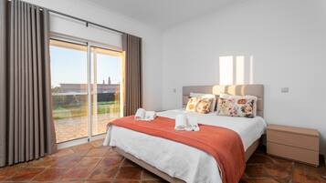 6 bedrooms, iron/ironing board, free WiFi, bed sheets
