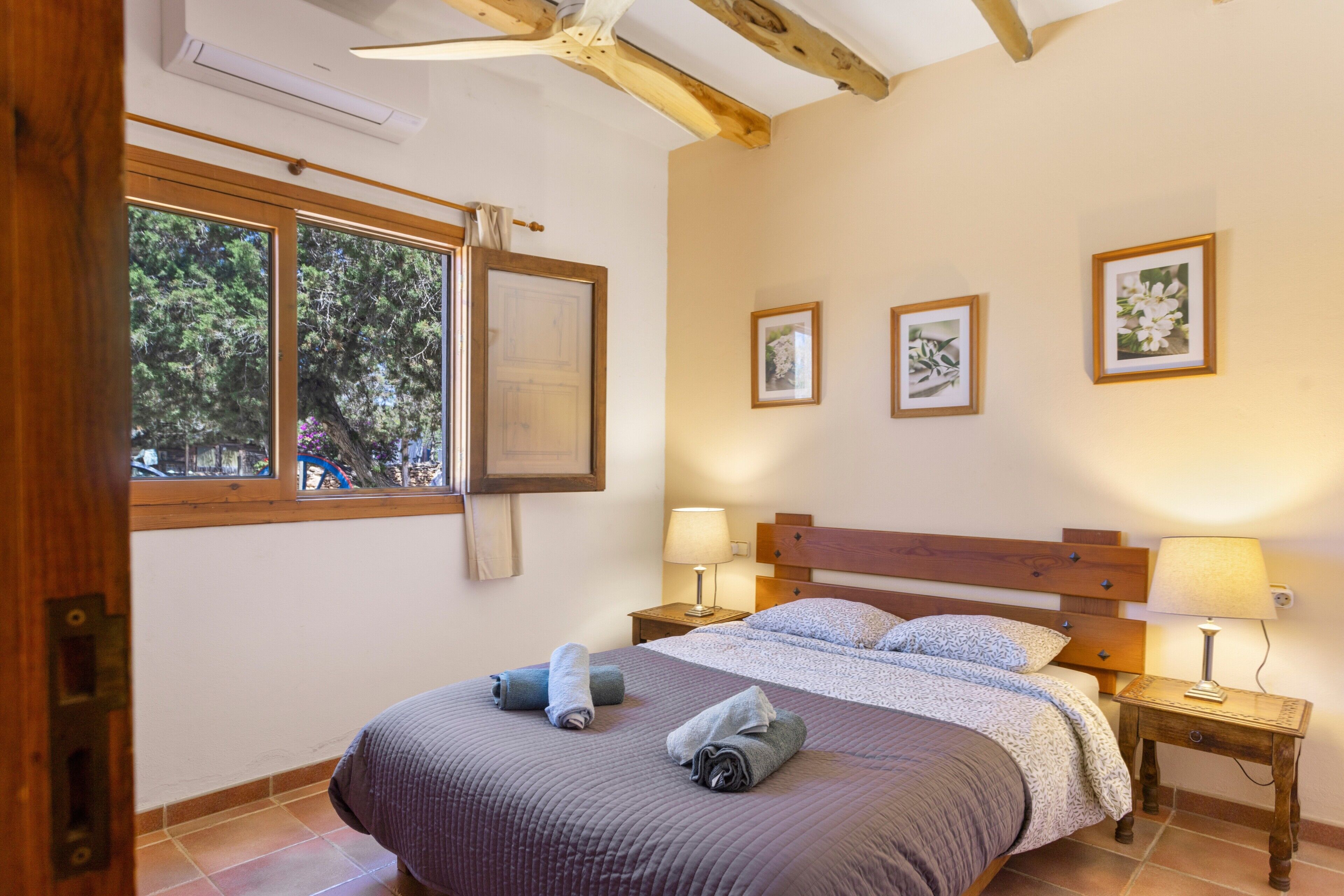 1 habitación, tabla de planchar con plancha, wifi gratis y ropa de cama 