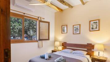 1 habitación, tabla de planchar con plancha, wifi gratis y ropa de cama