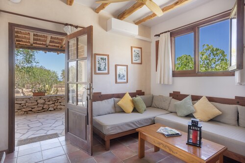 Cottage 'Can Mussenya 2' with Private Terrace, Wi-Fi and Air Conditioning