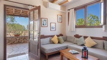 TV, table tennis, stereo