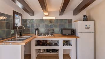 Fridge, microwave, stovetop, coffee/tea maker