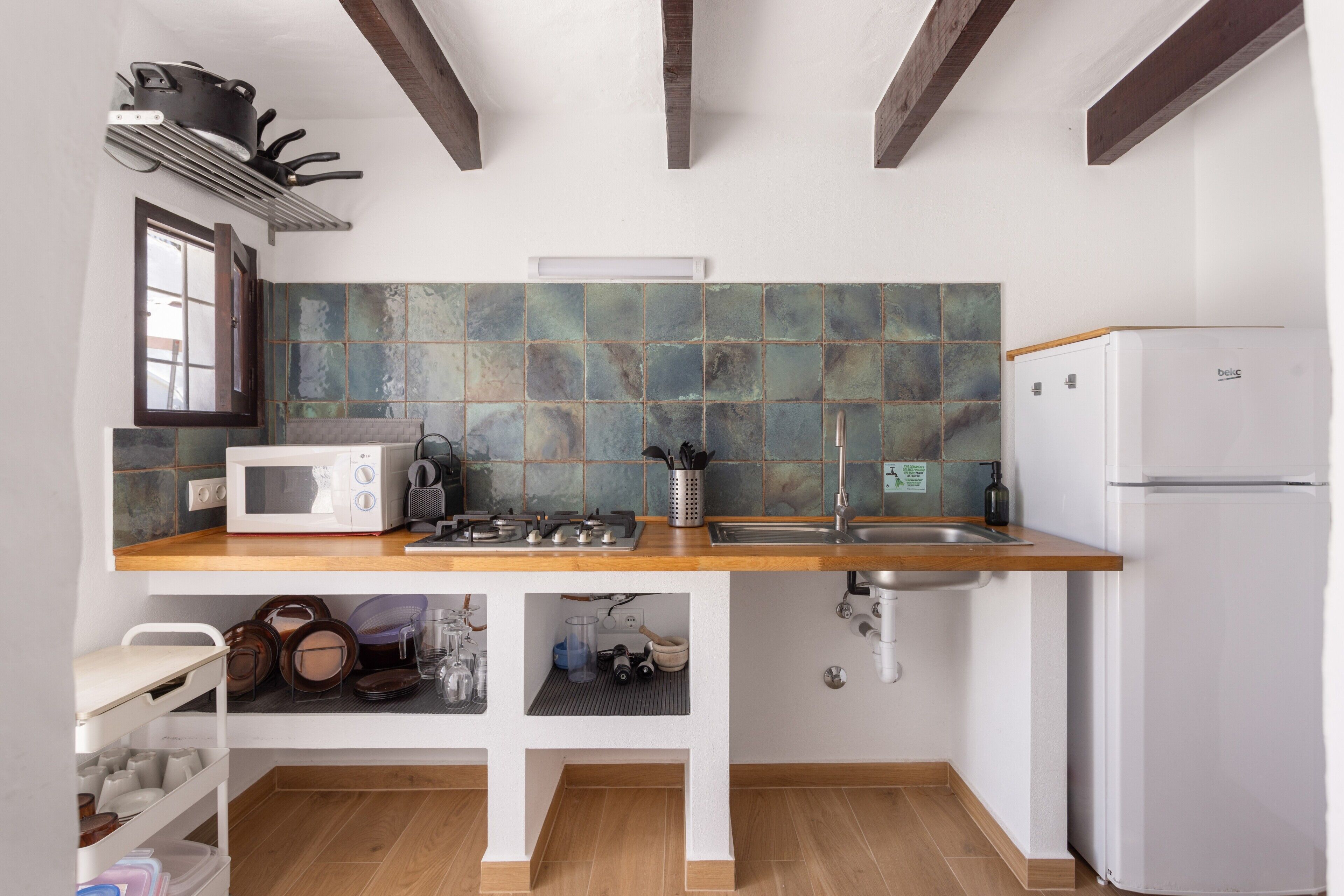 Fridge, microwave, stovetop, coffee/tea maker