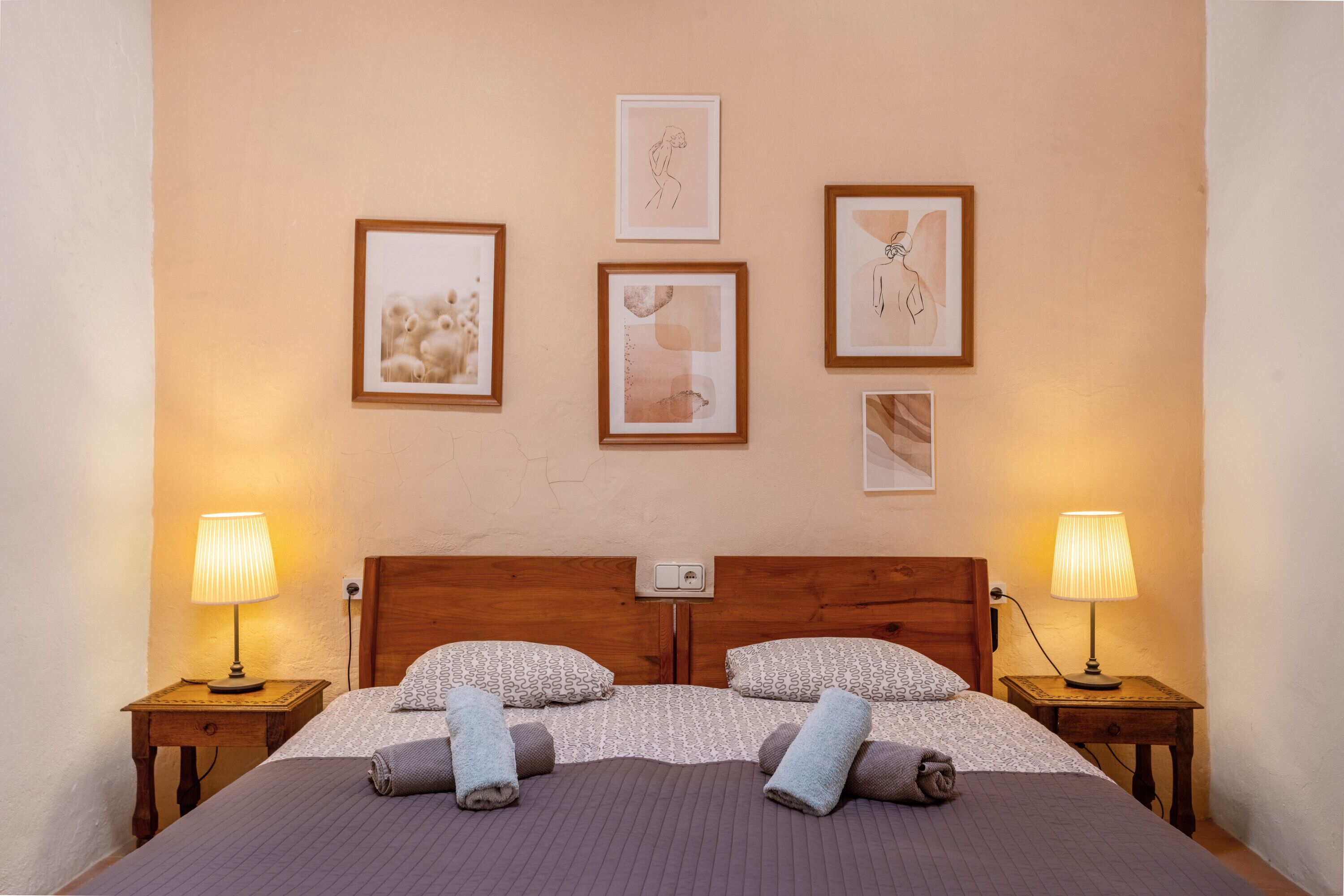 2 slaapkamers, een strijkplank/strijkijzer, gratis wifi, beddengoed