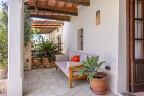Terrace/patio - Country House 'Es Pujols -  Can Mussenya' with Private Terrace, Wi-Fi and Air Conditioning (Illes Balears)