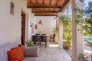 Outdoor dining - Country House 'Es Pujols -  Can Mussenya' with Private Terrace, Wi-Fi and Air Conditioning (Illes Balears)