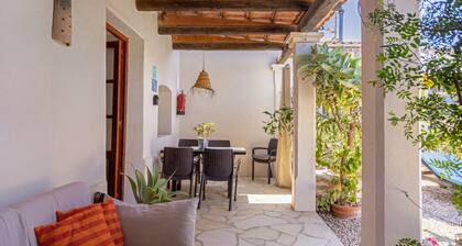 Country House 'Es Pujols - Can Mussenya' with Private Terrace, Wi-Fi and Air Conditioning